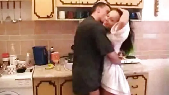 Tình dục không đăng ký  Một người phụ nữ lòng phim sẽ nhat ban moi một nô lệ hậu môn với một dây nịt